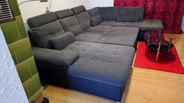 Grosses Sofa / Bettsofa mit Bettzeugkasten + Salontischli