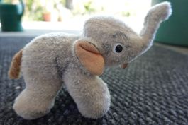 antikes Spielzeug: kleiner Stoff-Elefant - Vintage Ende 50er