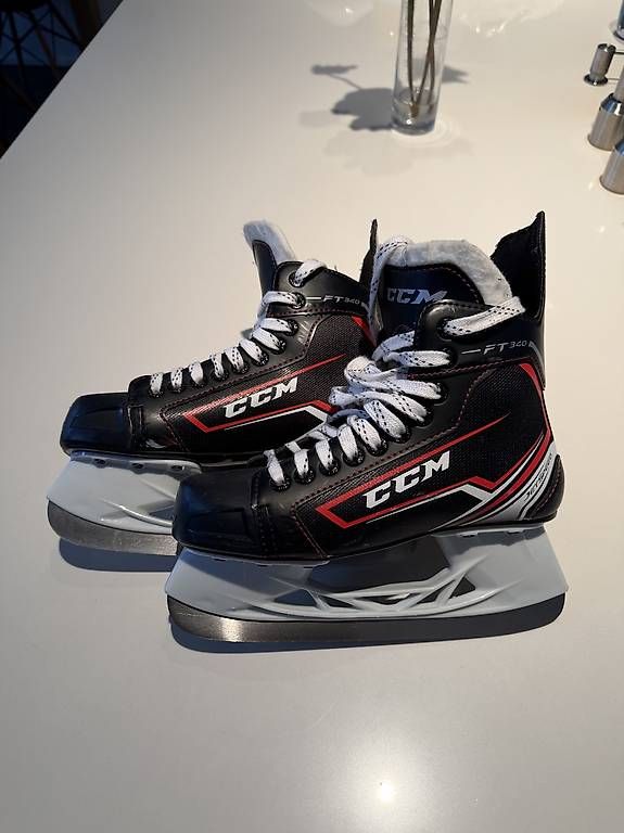 Pattini da ghiaccio: Kinder Eishockey Schlittschuhe CCM Grösse EU 38 – Usato da Winterthur venduto da obivan
