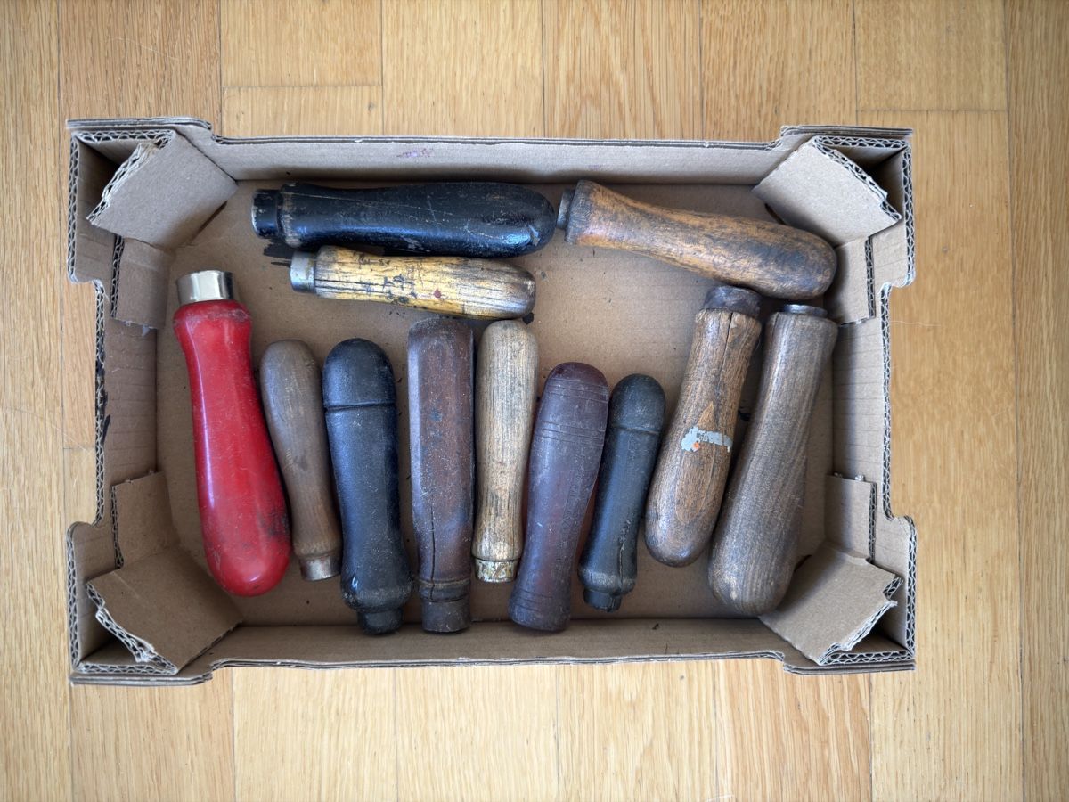 Swiss Alle Werkzeuge: Wooden Handles - Selection for Tools, Crafting. Vintage – Gebraucht aus Reinach AG von Rousseau_J