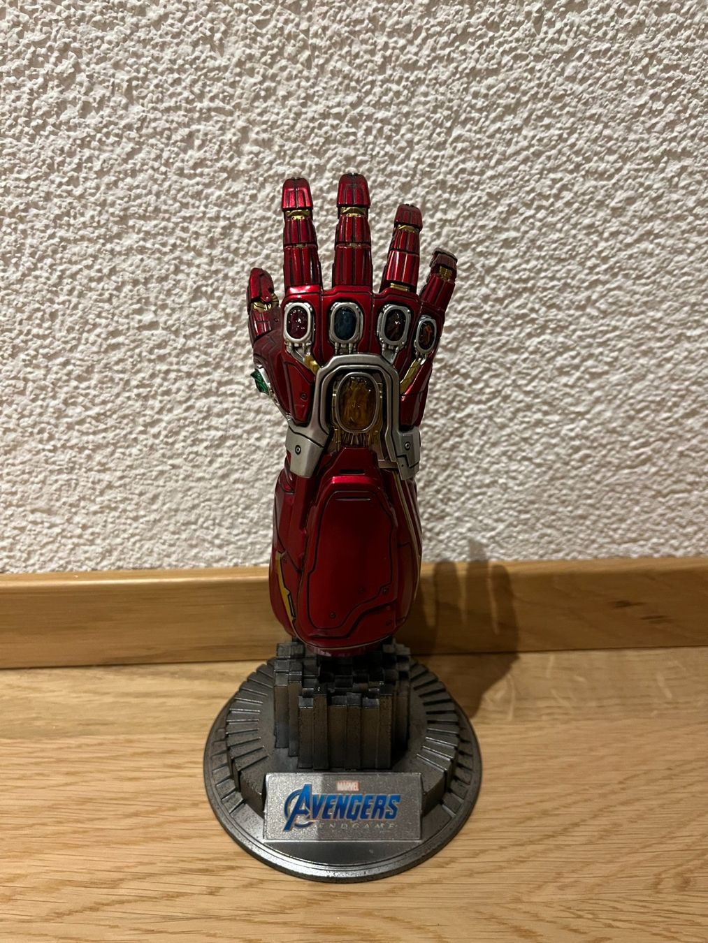 Disney Statuette: Avengers Nano Gauntlet – Usato da Sumiswald venduto da dulik94 2