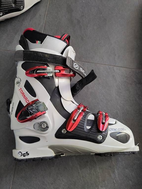 Skis: Sci per escursionismi, pelli, ramponi e scarponi – Gebraucht aus Moghegno von ZioFiasco 1