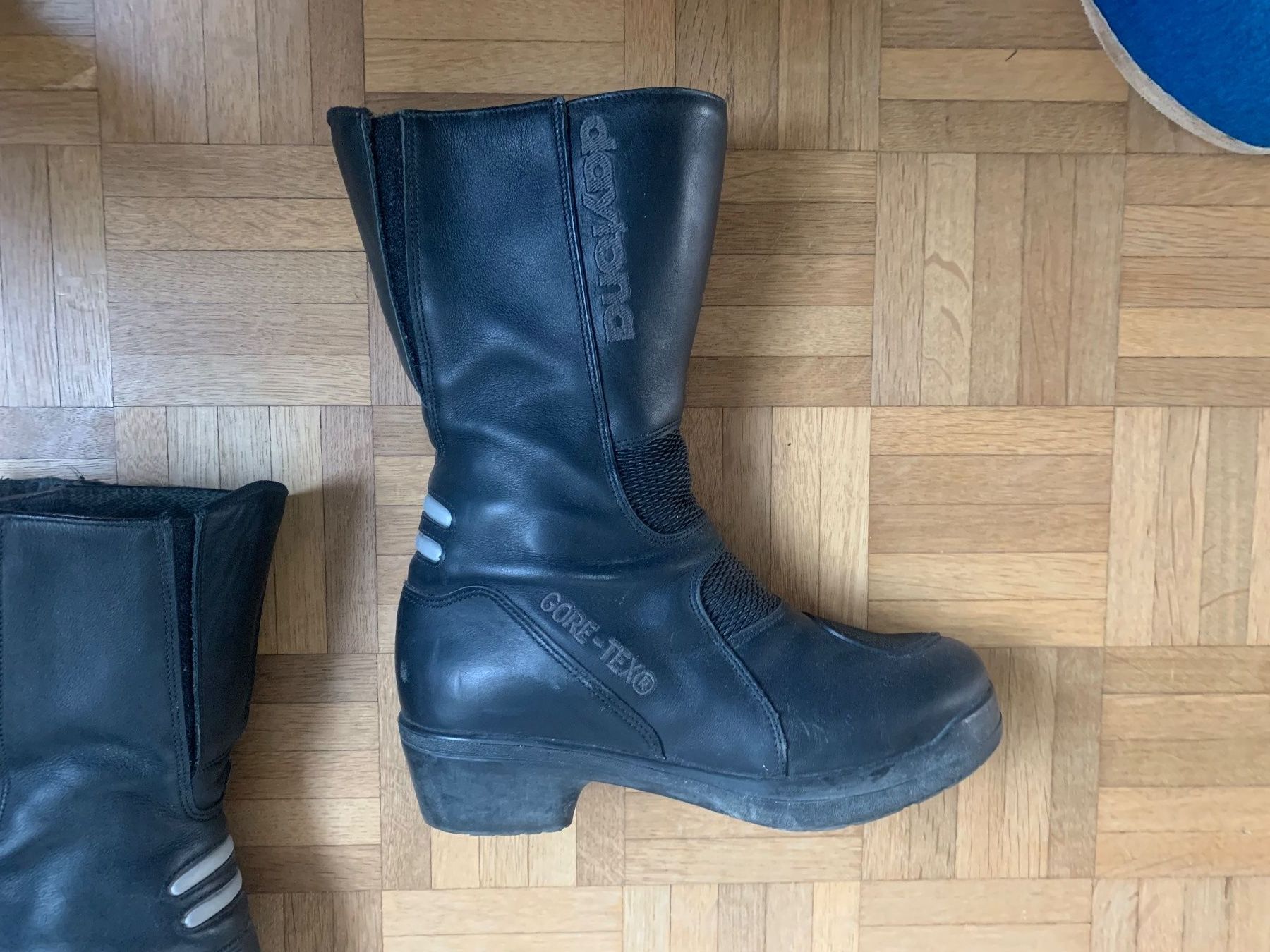 Chaussures femmes: Motoradstiefel mit erhöhtem Absatz – D'occasion à Winterthur par Wellenreiter88 3
