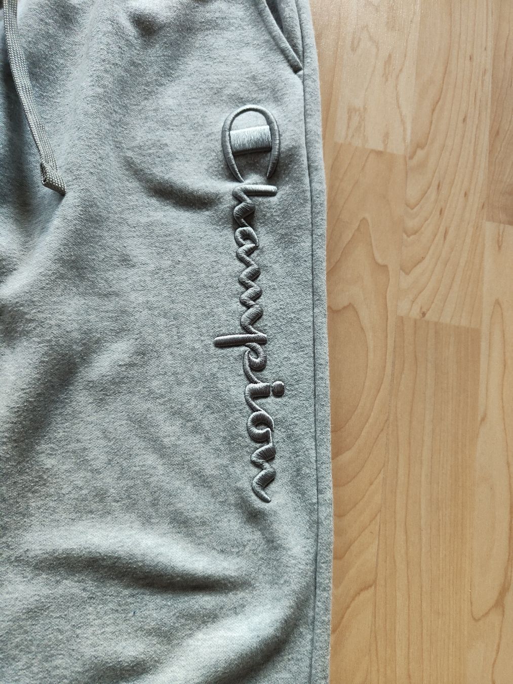 Champion Pantaloni: Trainingshose Champion, Gr. M, grau – Nuovo (secondo la descrizione) da Unterägeri venduto da Meikelbein 1