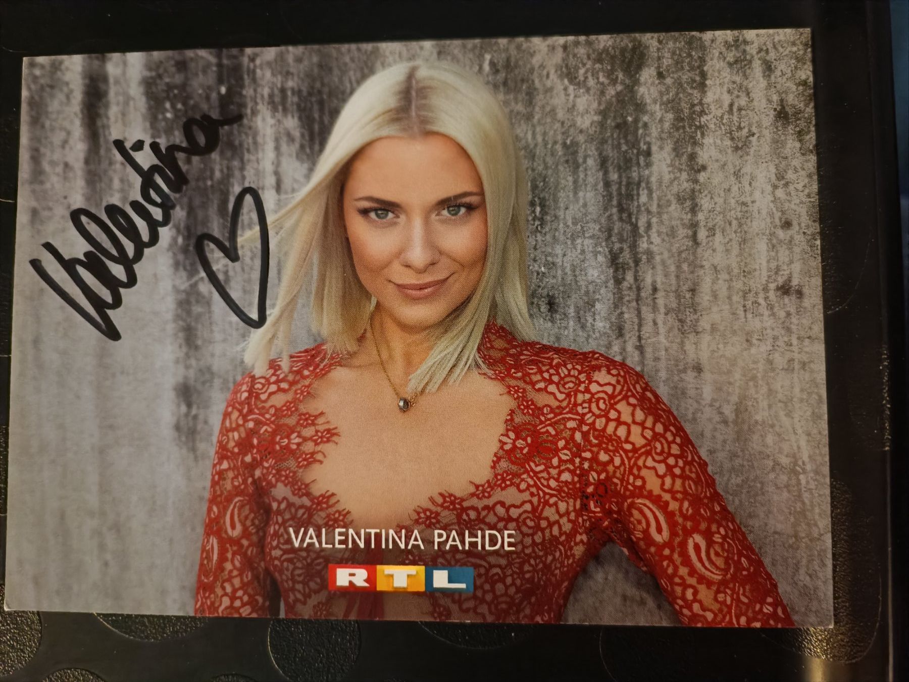 Autografi: Valentina Pahde - handsigniert – Usato da Menziken venduto da Artographs