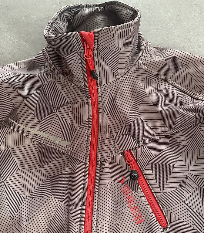 Trevolution Giacche & Cappotti: Veste taille 176 Trevolution imperméabe – Usato da La Chaux-de-fonds venduto da ccjp 2