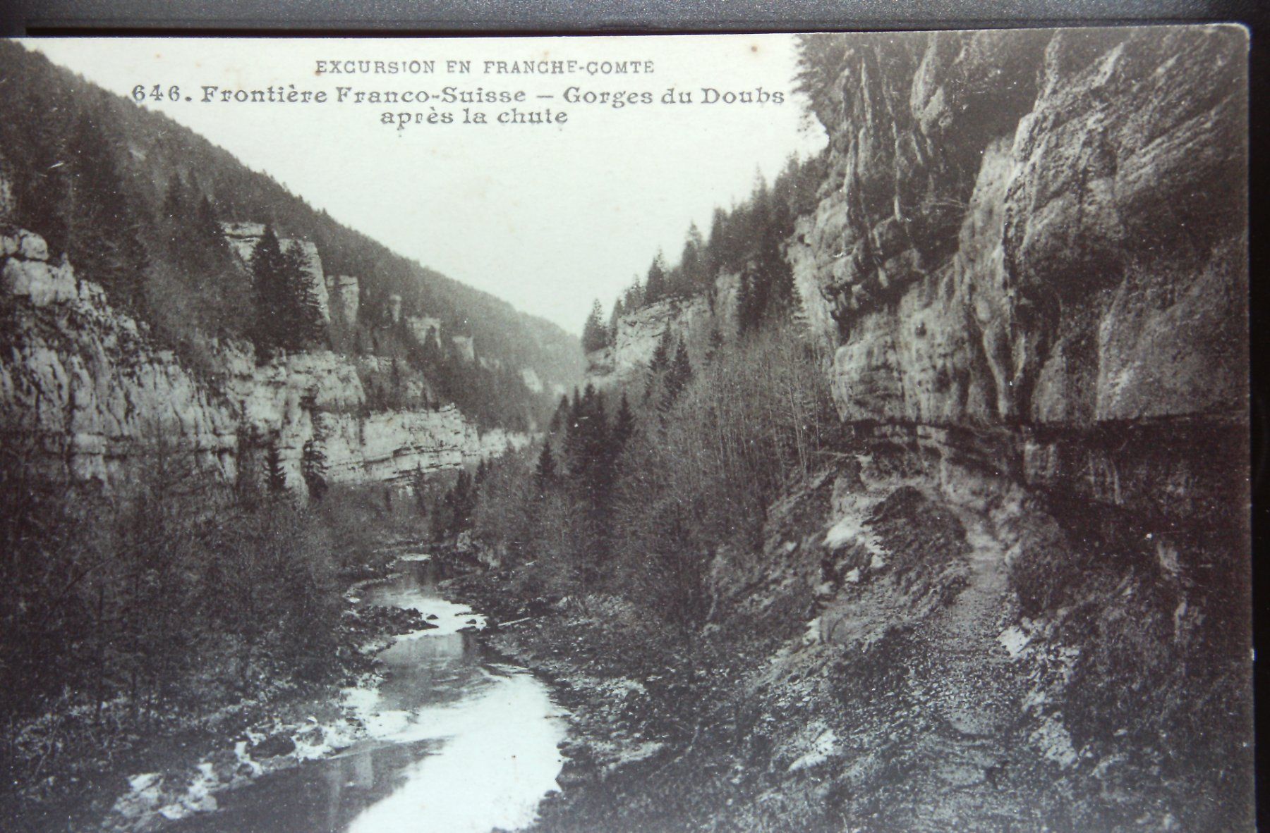 Cartoline postali: Les roches pleureuses au bord du doubs – Usato da Le Locle venduto da Roger46