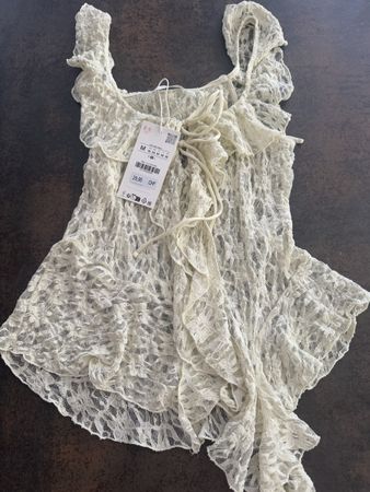Zara -Top aus Spitze, Gr. M, neu mit Etikett!