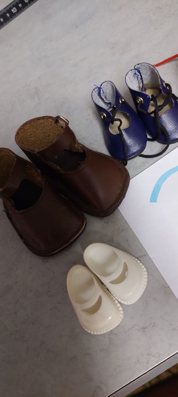 Poupées: 5Paar Puppenschuhe  – D'occasion à Muri AG par nindo1 2