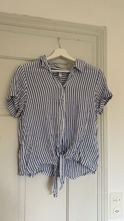 Damen Bluse blau gestreift mit Knoten Grösse S