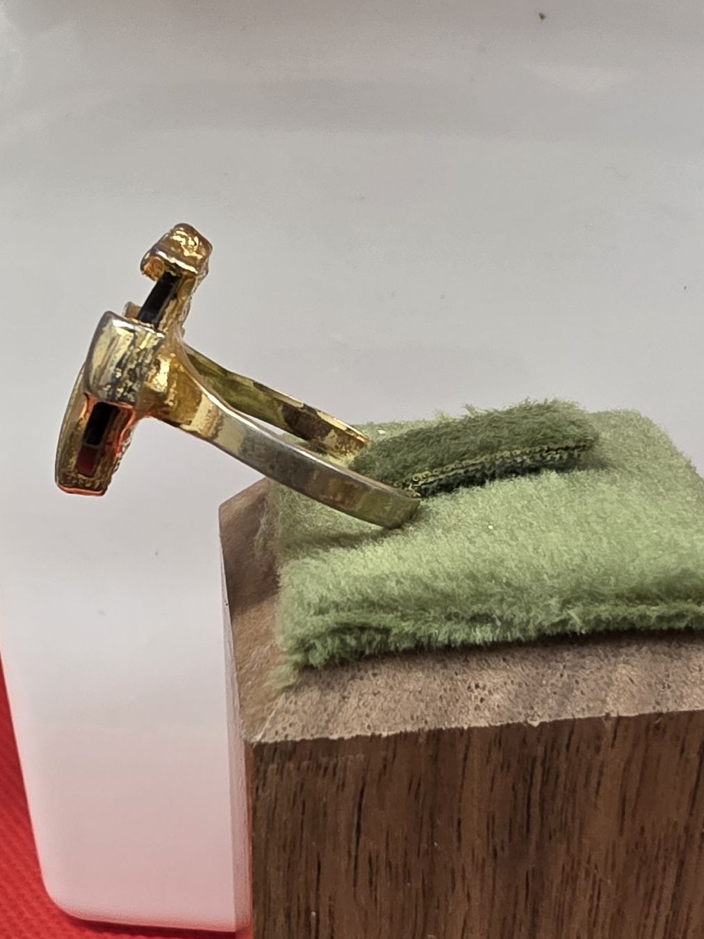Anelli: Ring mit schwarzem Stein modisches Design gelb – Usato da Herisau venduto da Antiques.AR 1