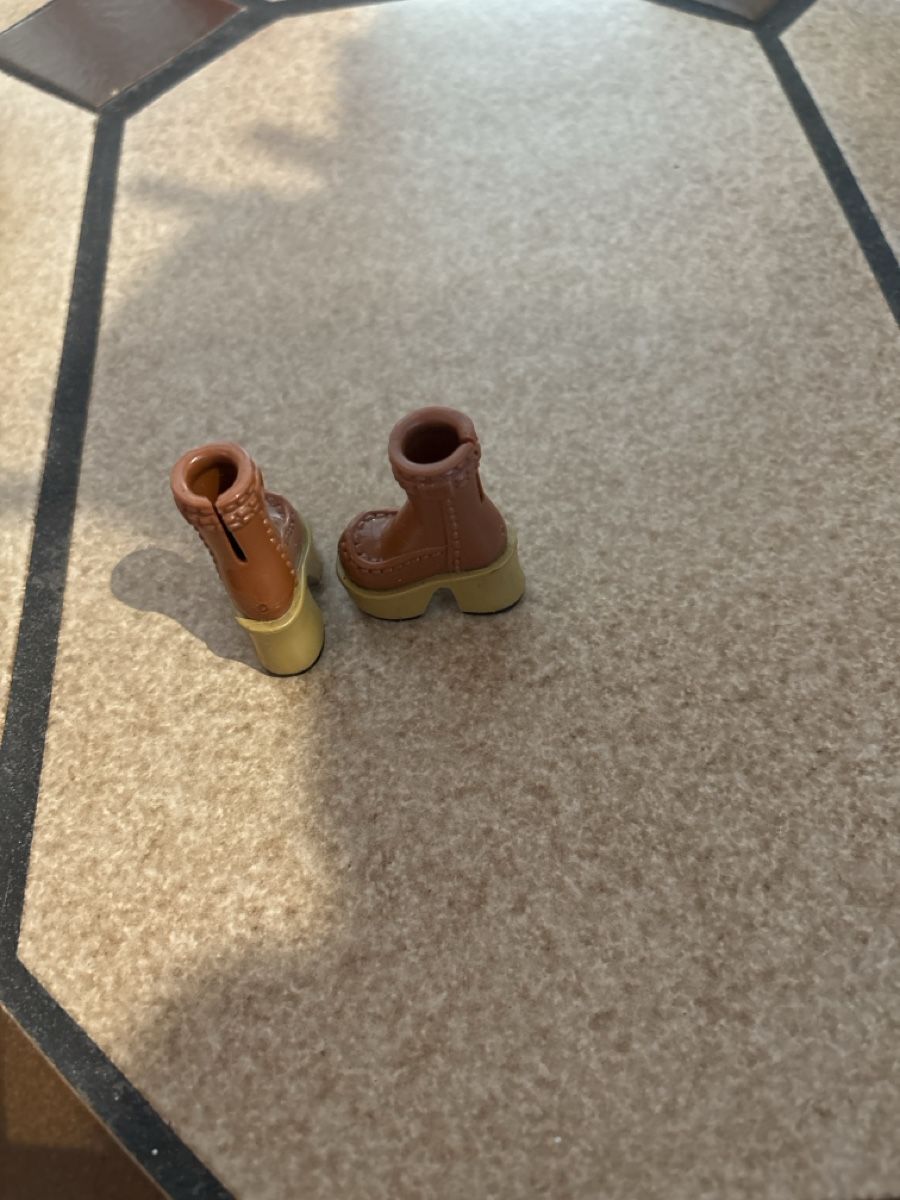 Giocattoli: Botte à talon barbie  – Nuovo (secondo la descrizione) da Uvrier venduto da lou_dhk8 1