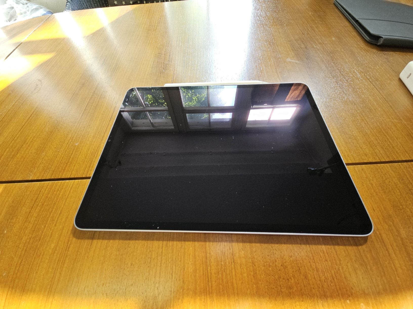 Apple Tablet PC: iPad Pro 2022 (12.9") 256GB Bundle - Magic Keyboard & Pencil – Usato da Zürich venduto da tim.cummins 3
