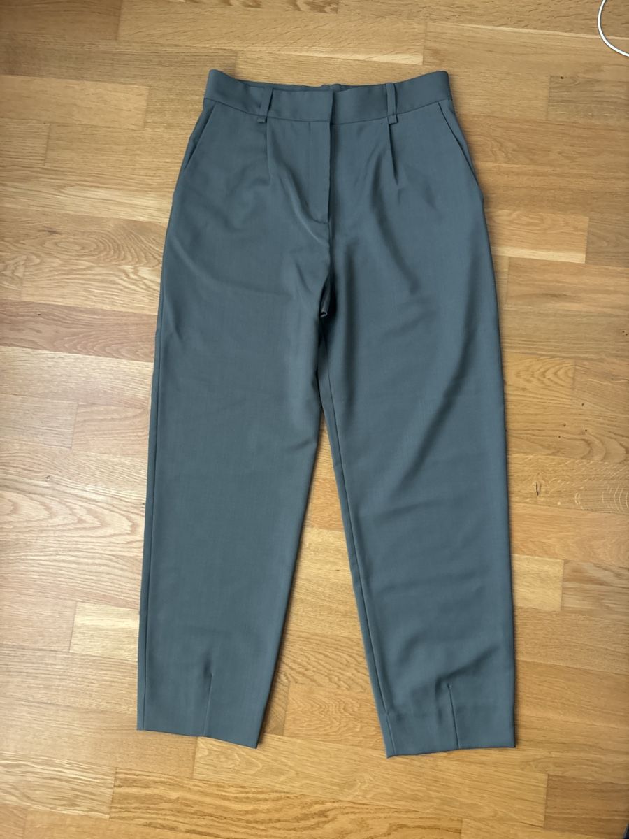 Maje Pantaloni: Maje Hose olivegrün 36 – Nuovo (secondo la descrizione) da Zürich venduto da inf_86my