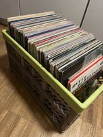Schallplatten Kollektion in Kiste, über 100 LPs ab ca 1940