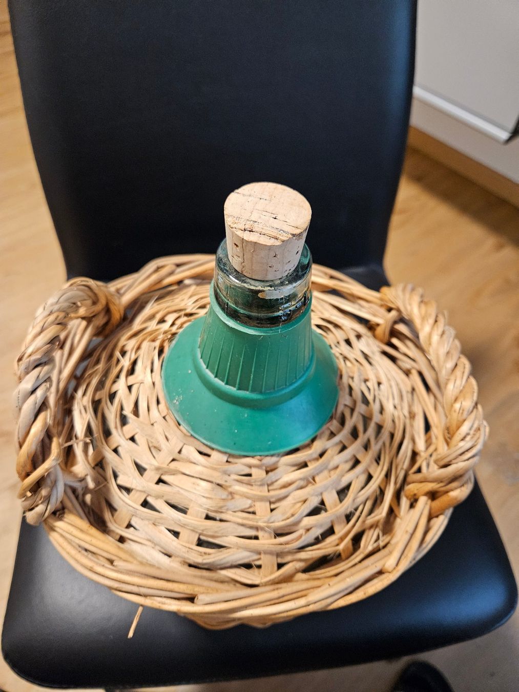 Bouteilles: Alte Korbflasche (Most- oder Schnapsflasche) – D'occasion à Langendorf par Bruenu 1