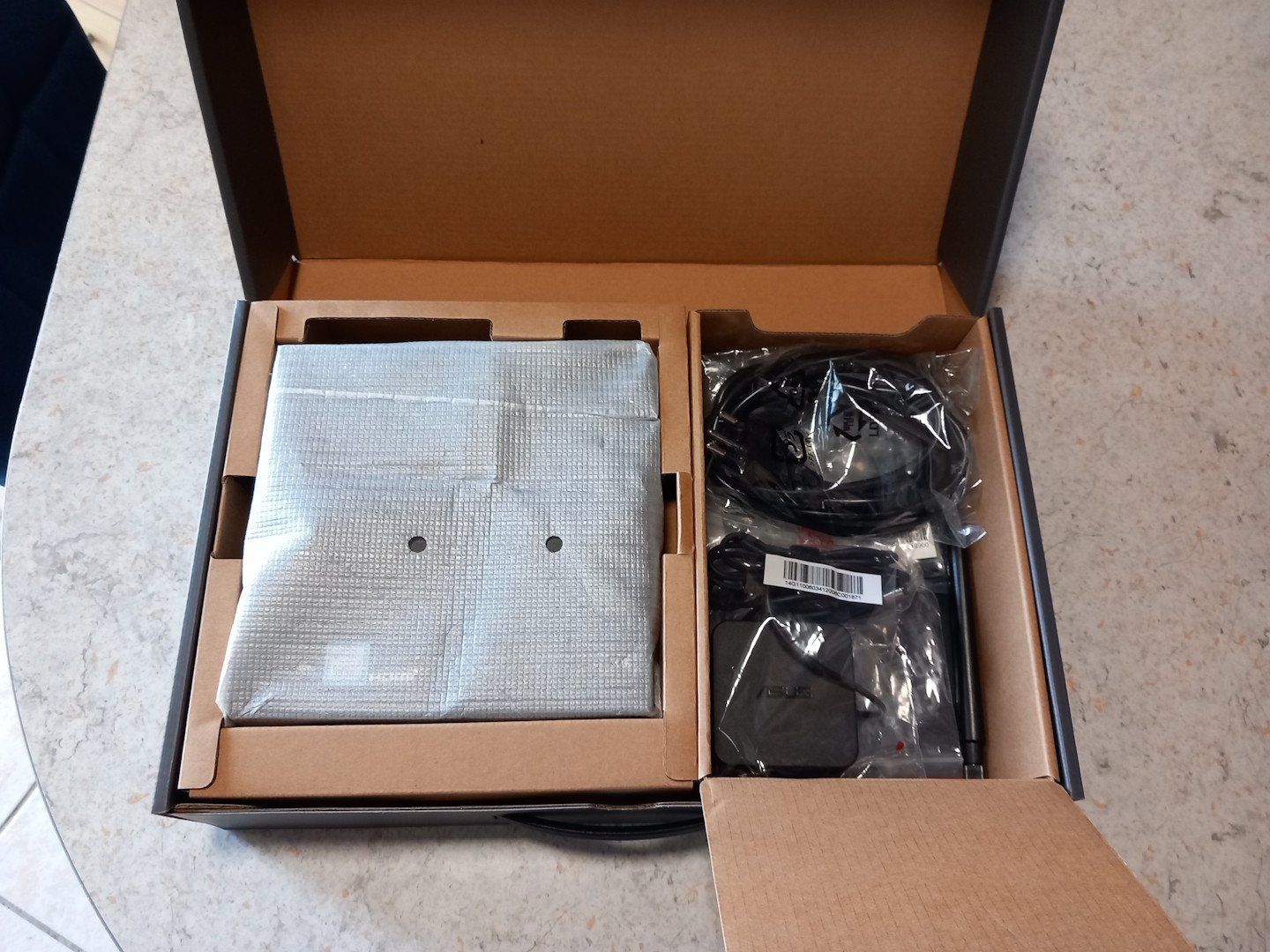 Asus PCs: Asus Mini PC PB60 – Gebraucht aus Fahy von Bm31 6