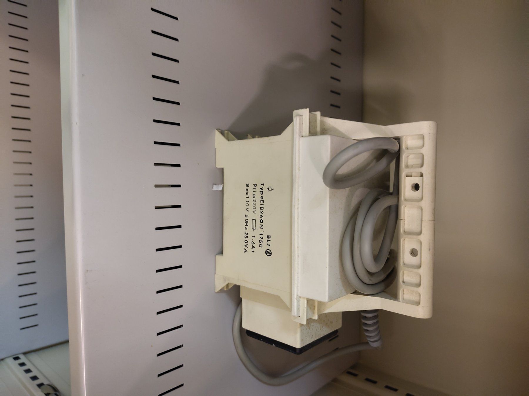 Convertisseurs: Transformateur électrique – D'occasion à Petit-Lancy par chevalier