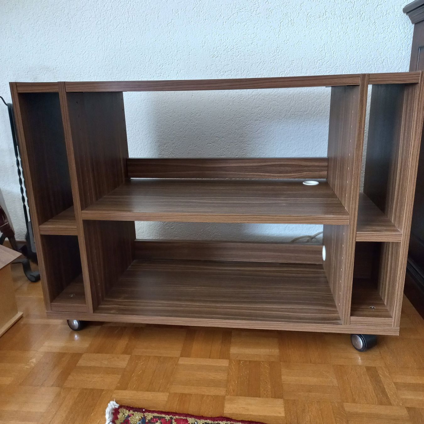 Meubles TV: Meuble TV/hifi à roulettes – D'occasion à Jongny par dve_7nbz 2