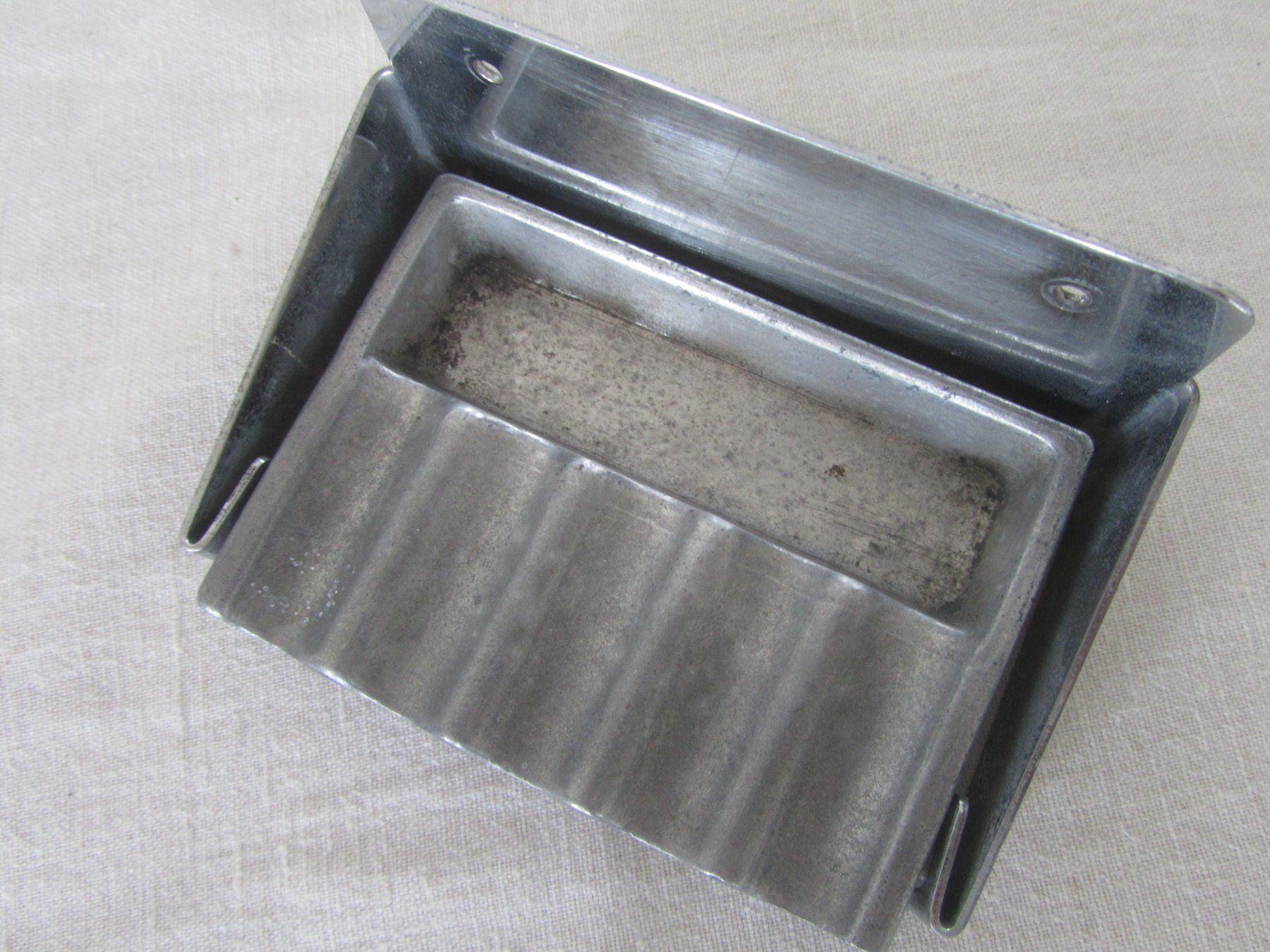 Aschenbecher: Vintage Wandaschenbecher / Alu – Gebraucht aus Seengen von mikelele