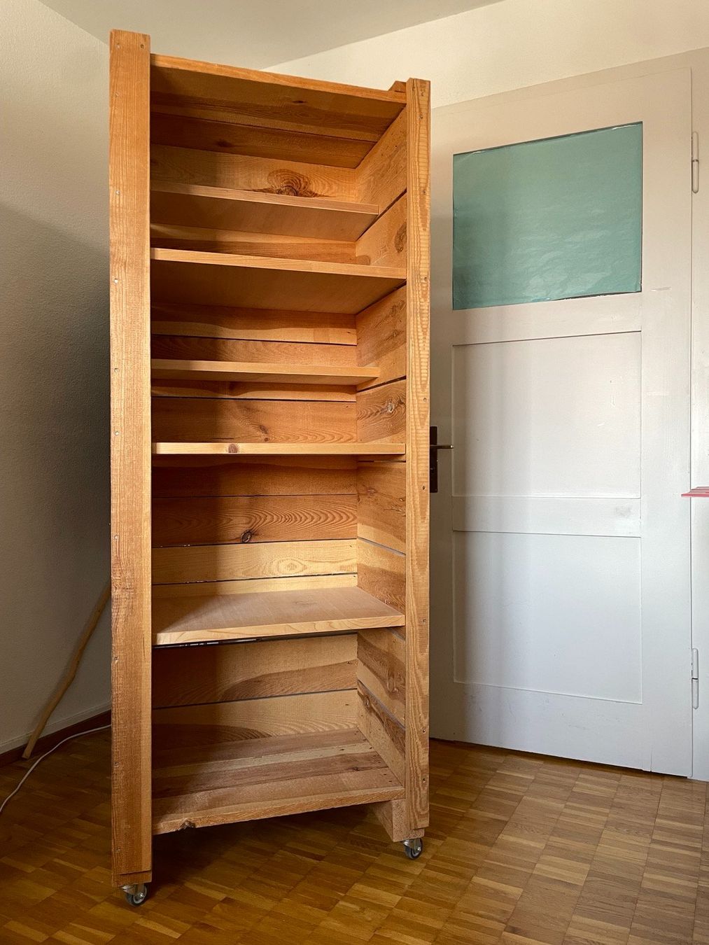 Schränke: Holzschrank – Gebraucht aus Zürich von Singen11
