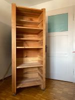Holzschrank
