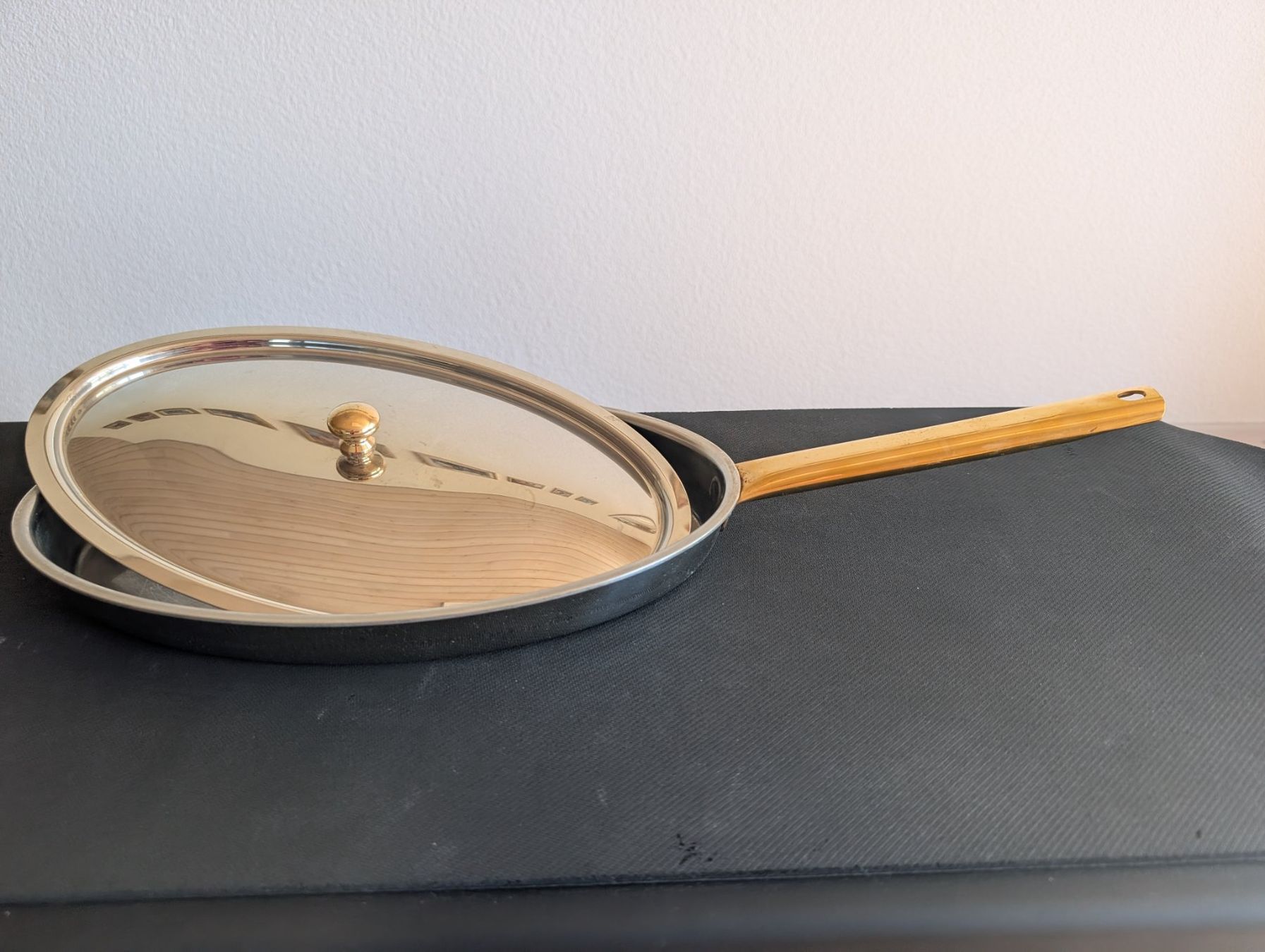 Poêles: Flambierpfanne oval mit Deckel Top – D'occasion à Pfyn par Magra02 2
