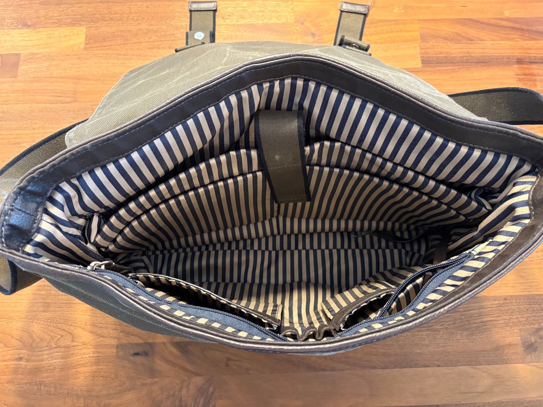 Lacoste Sacs: Lacoste Umhängetasche – D'occasion à Lachen SZ par dreanliner 3