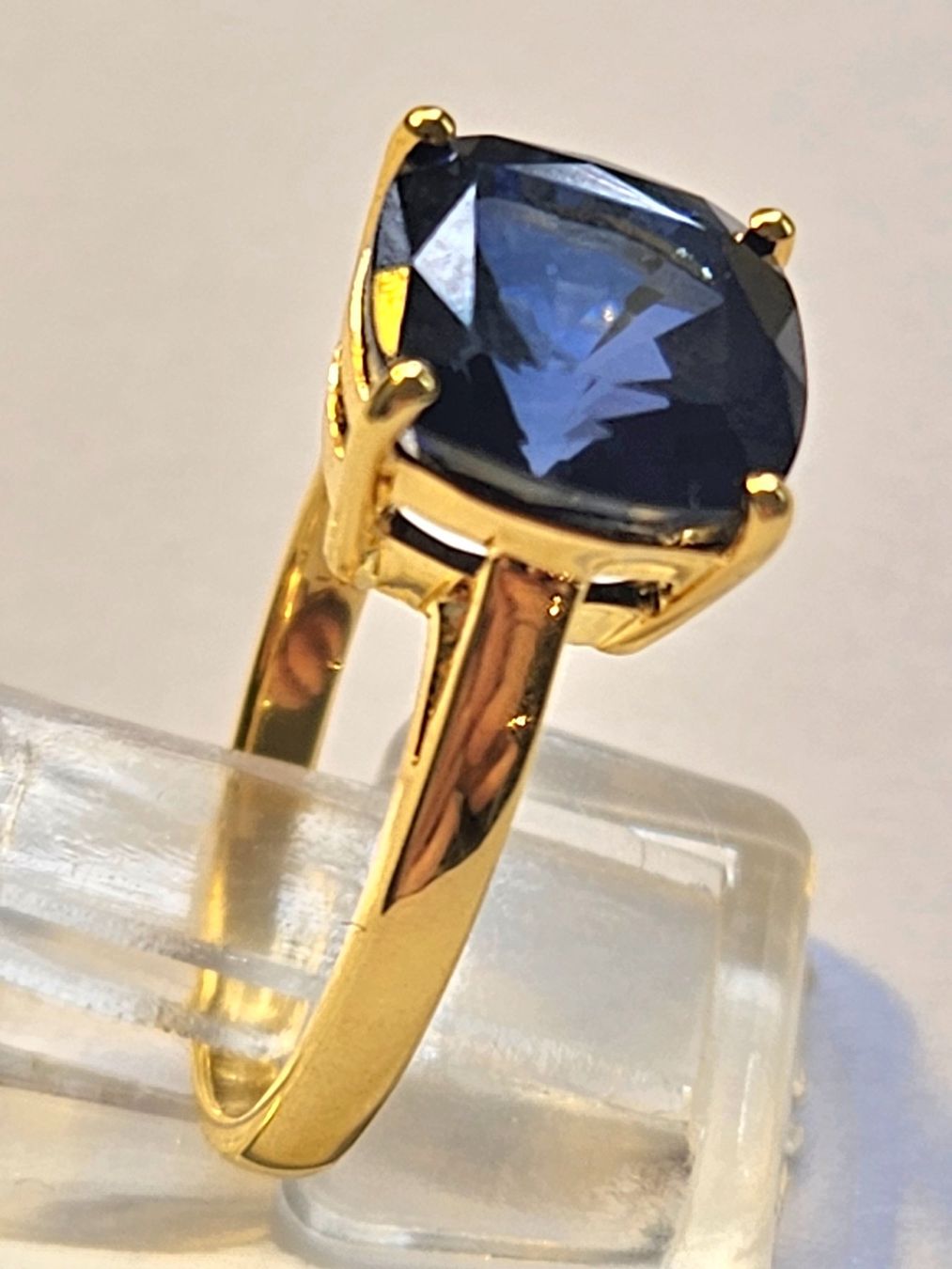 Anelli: Goldring mit grossem, blauem Safir – Nuovo e nell'imballaggio originale da Zürich venduto da adriben 2