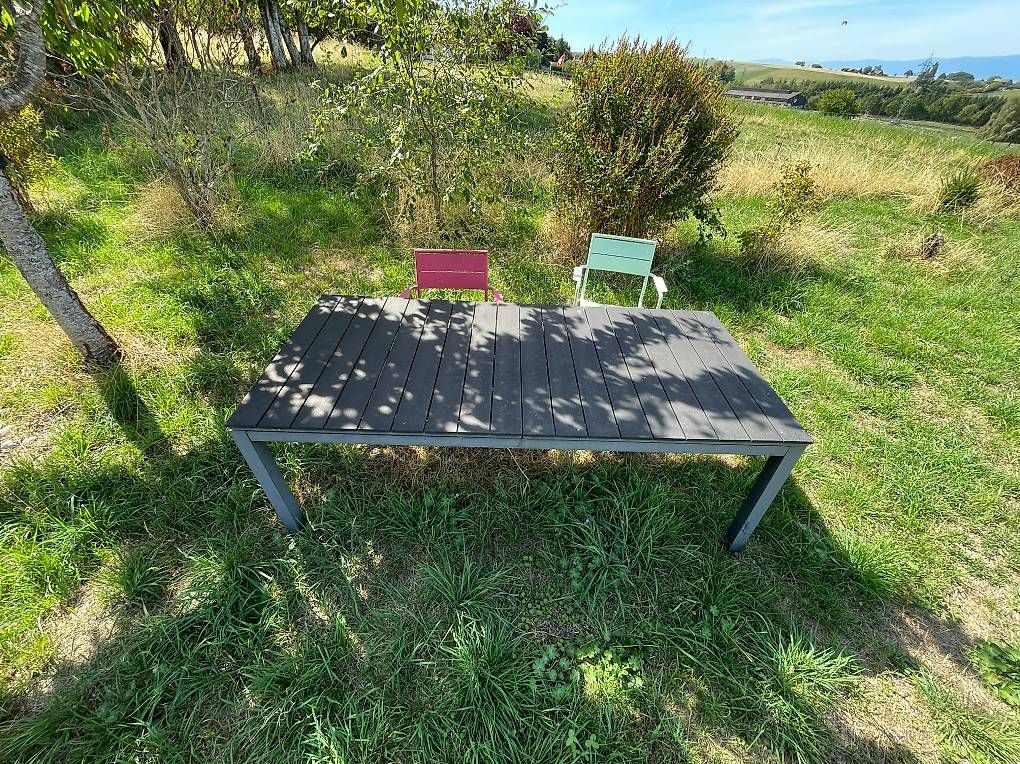 Tavoli: Table de jardin solide et de qualité – Usato da Villars-Tiercelin venduto da karimus1888 1