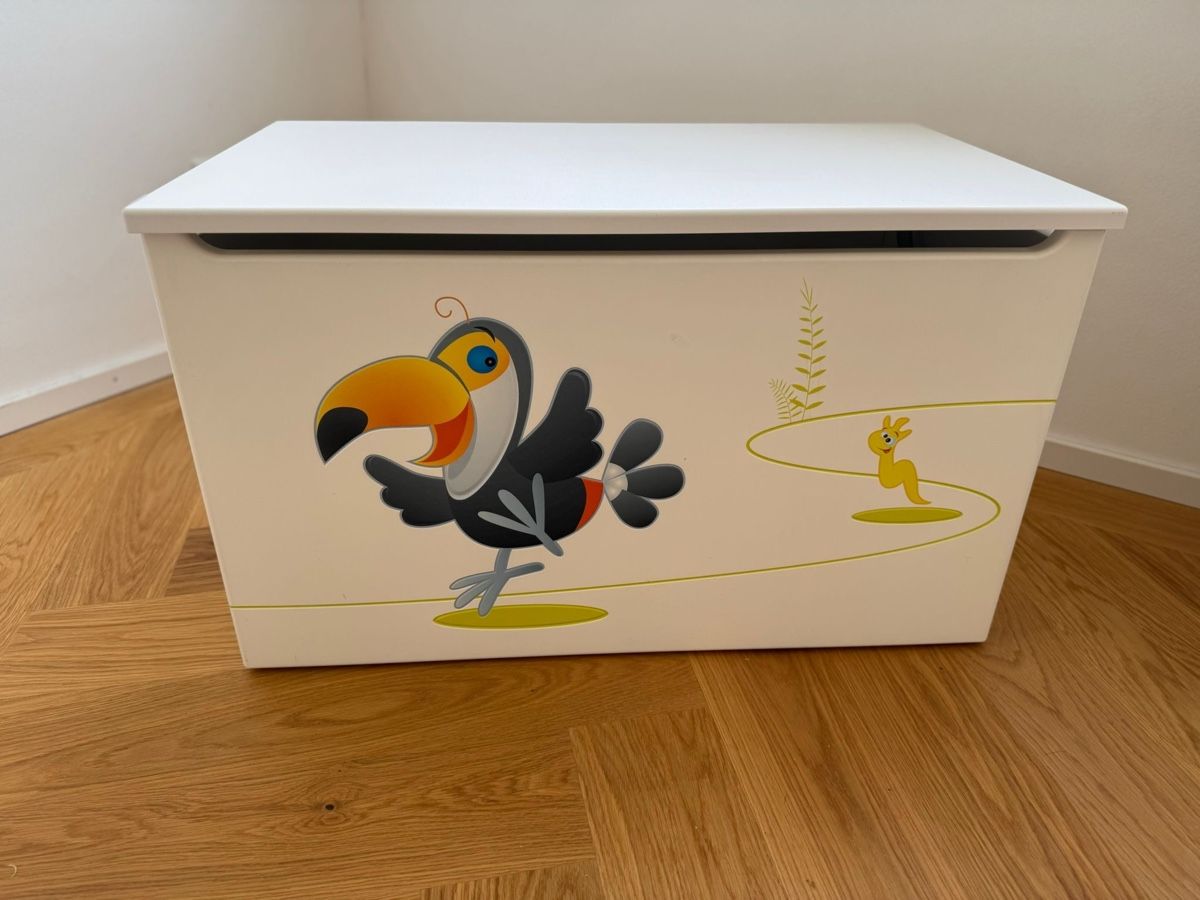 Truhen: Kindertruhe/Spieltruhe mit Tiermotiven, gut erhalten – Gebraucht aus Rapperswil SG von mar_mg5x