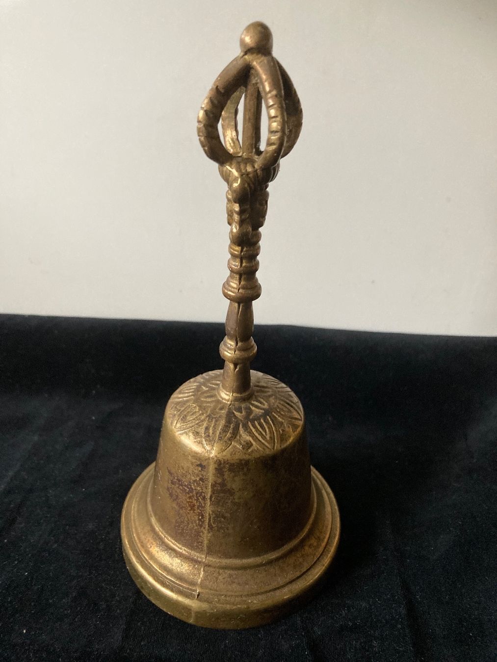 Cloches & sonnailles: Grössere Tisch-Glocke aus Messing – D'occasion à Zürich par Chaeffeler 1