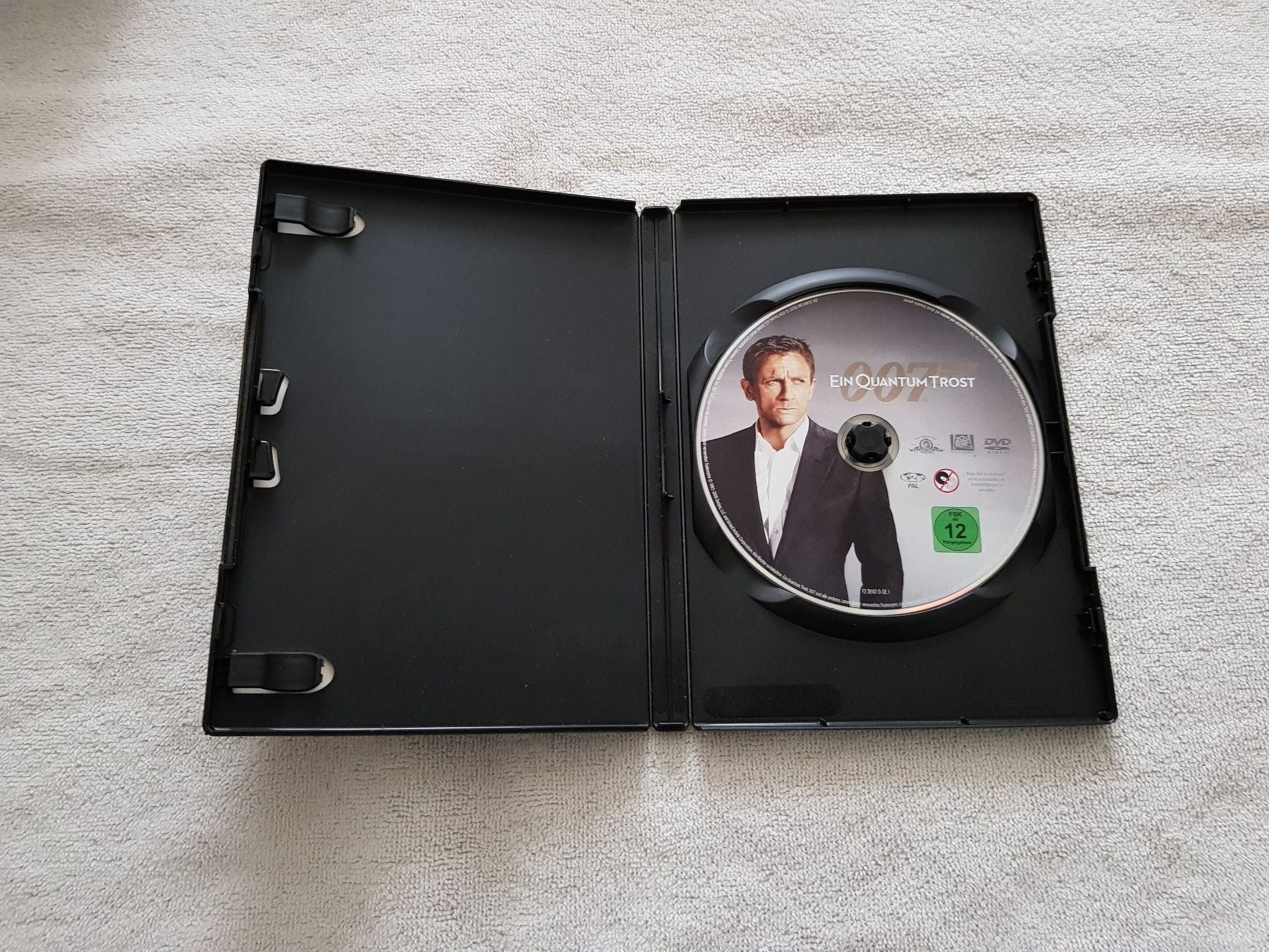 Tutti i DVDs: James Bond - Ein Quantum Trost (DVD) – Usato da Liestal venduto da tonic 1