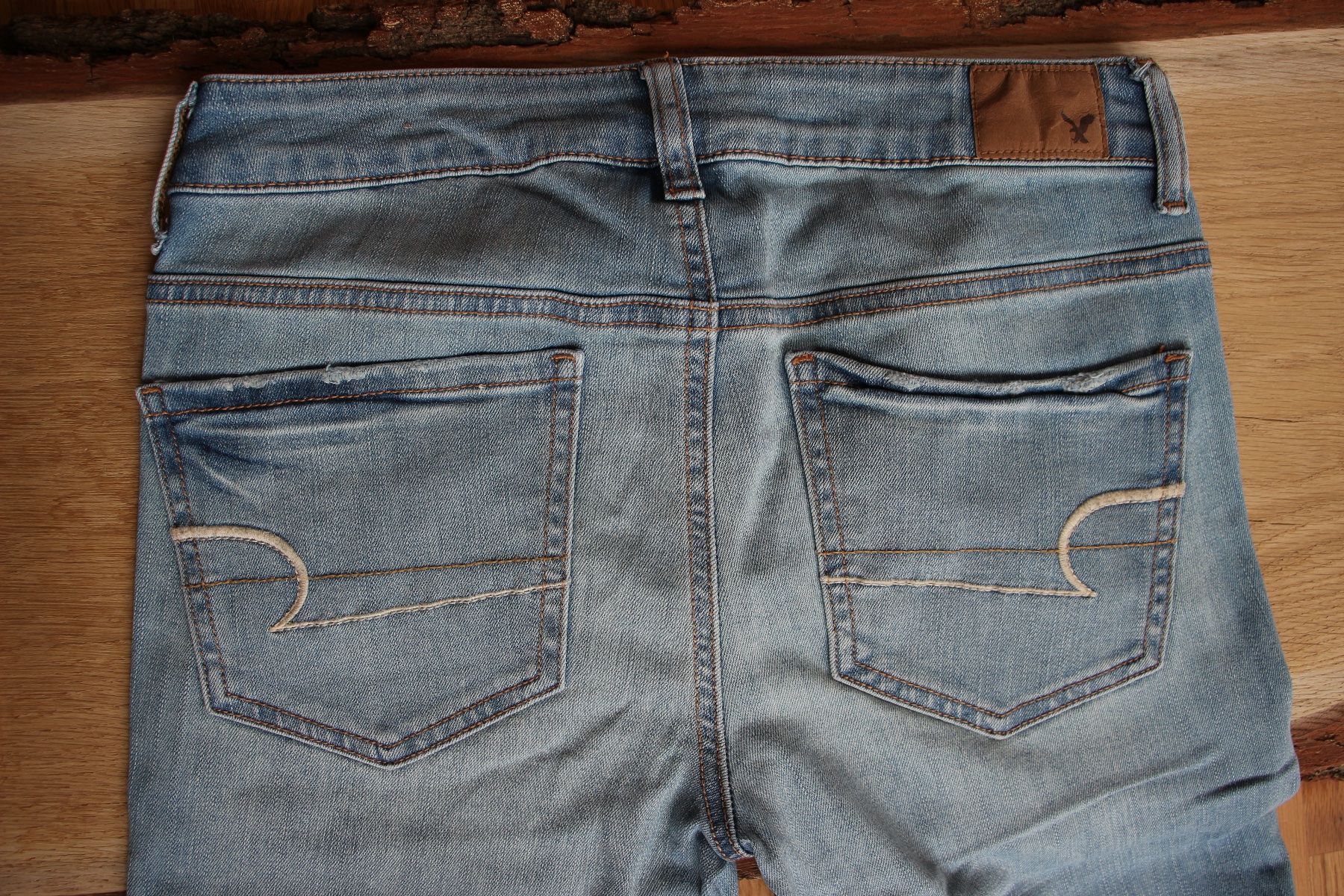 American Eagle Jeans: American Eagle Denim lightwash 27/32 NEU – Nuovo (secondo la descrizione) da Lausanne venduto da Julerde 2