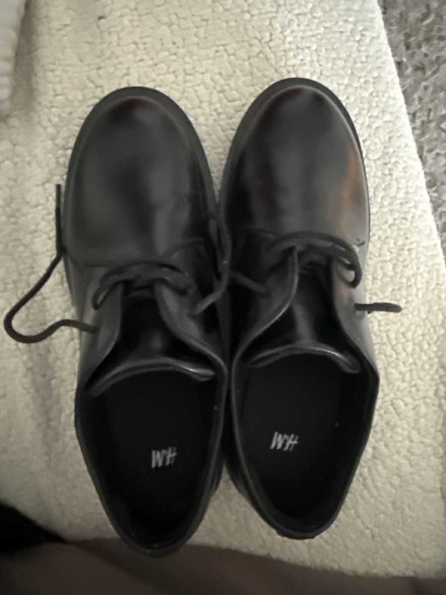 H&M Chaussures hommes: Schuhe schwarz 36 H&M – D'occasion à Bonaduz par SanOgg79 1