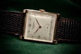 Universal Geneve - Original Ref. 109260 Tank Carre 18kt Red