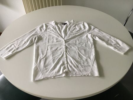 V-Neck Cardigan geknöpft Gr. S/M siehe Masse in Beschreibung