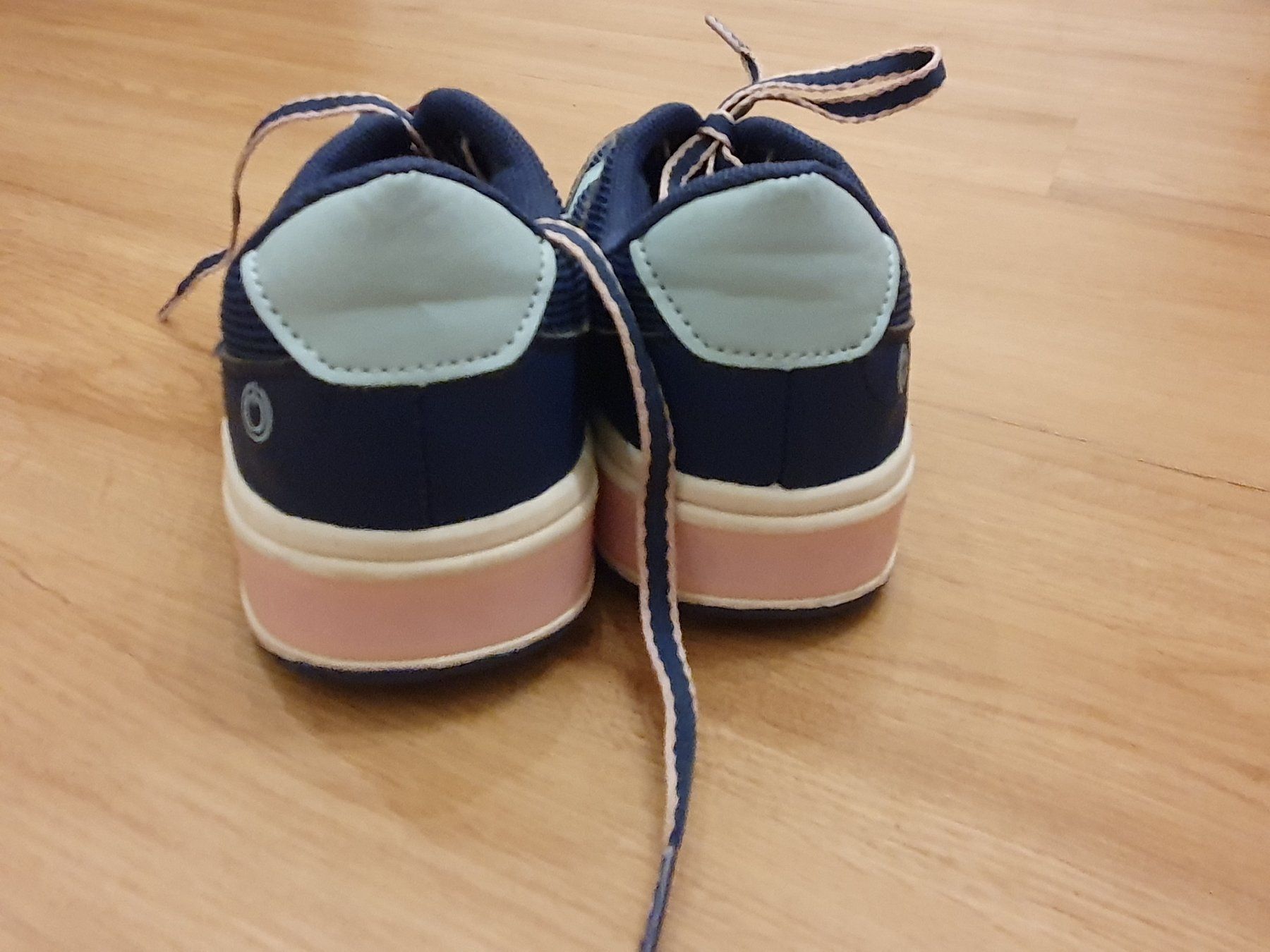 Schuhe für Mädchen: Sneaker Gr. 31, blau mit Leuchtfunktion – Neu (gemäss Beschreibung) aus Heinrichswil von frankie19860 3