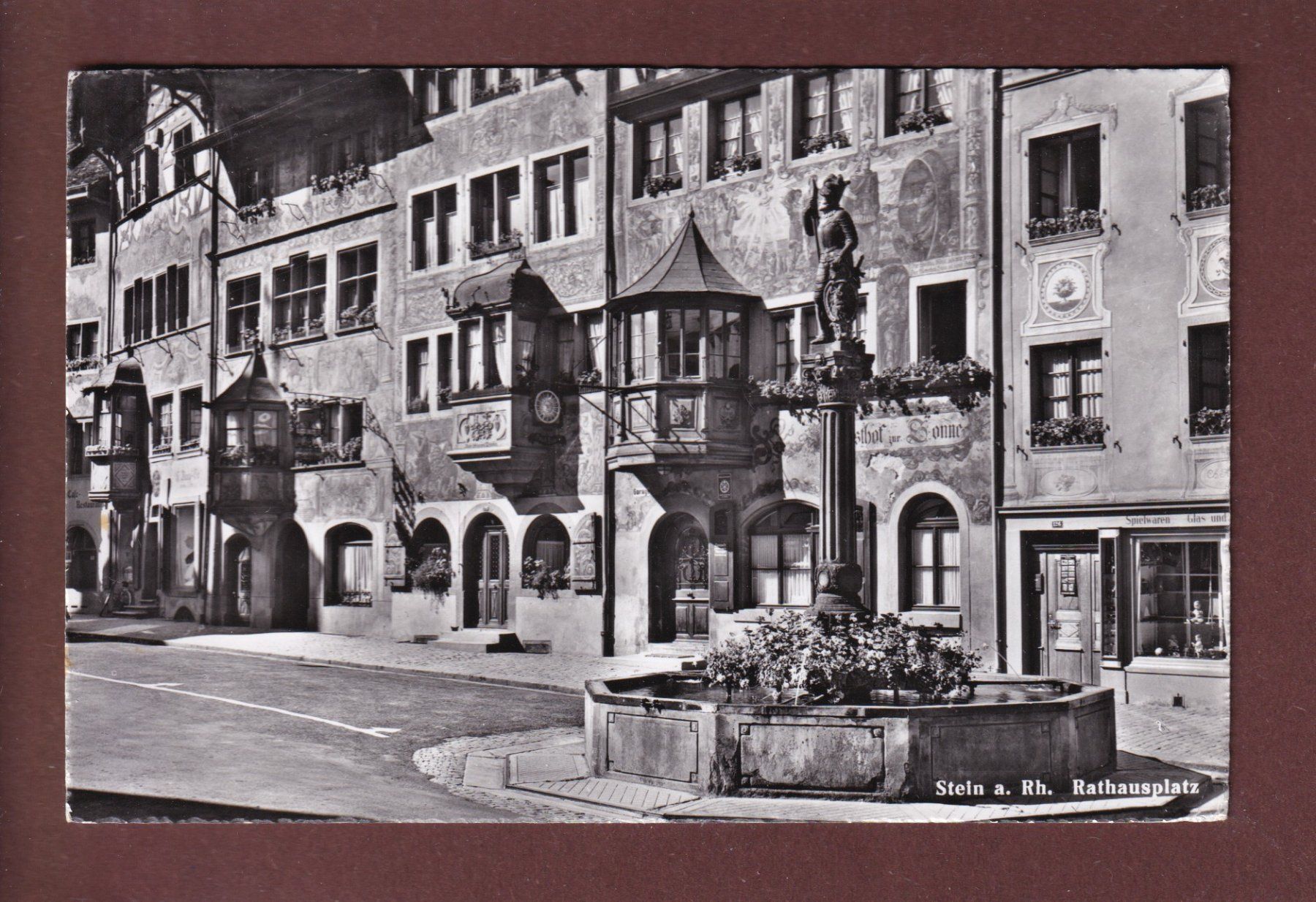Cartoline postali: STEIN AM RHEIN - Rathausplatz - 1957 – Usato da Pully venduto da nicecards