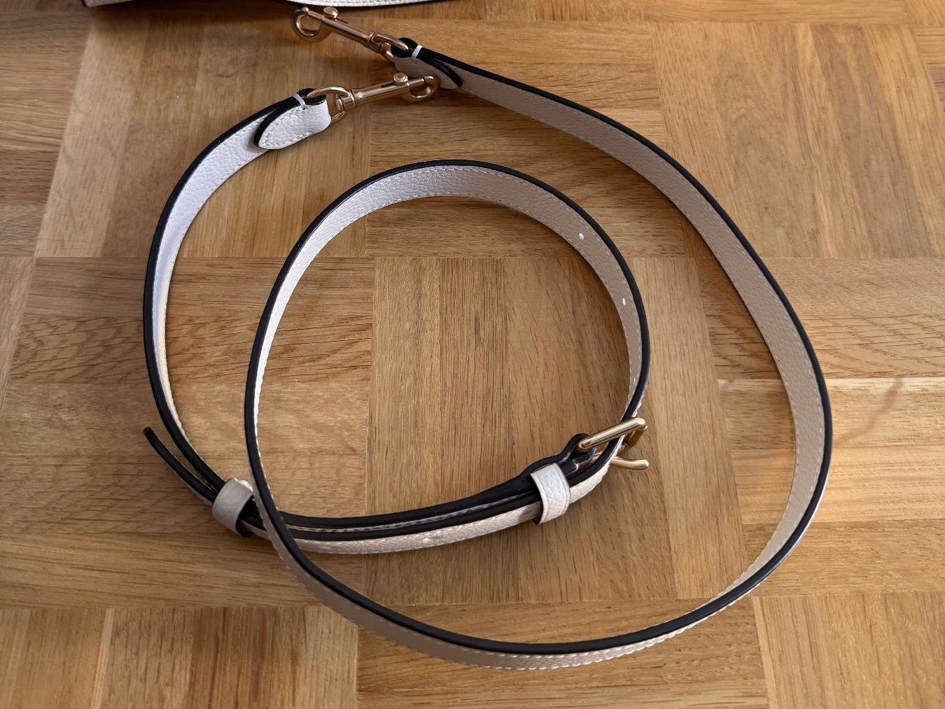 Coach Borse da donna: Tasche von Coach mit Umhängemöglichkeit – Usato da St. Gallen venduto da annika00 3