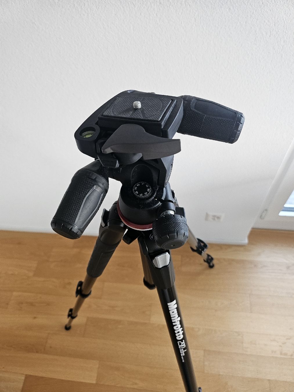 Nikon Kamera: Nikon D5200 mit 2 Objektiven, Stativ und mehr – Neu (gemäss Beschreibung) aus Männedorf von eli_y5vn 3