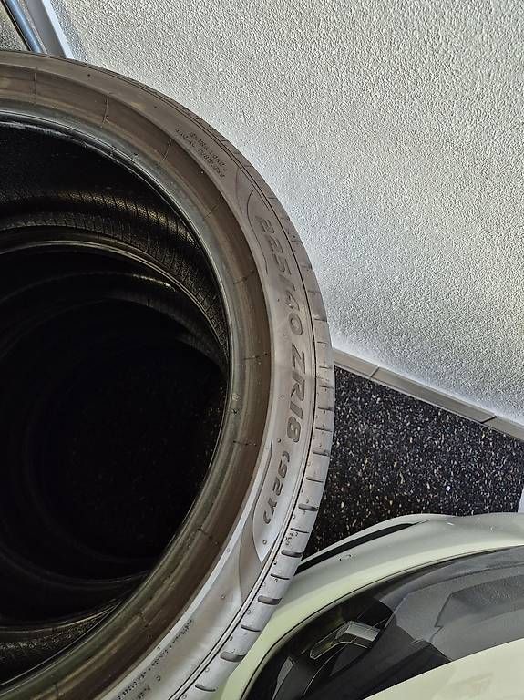 Pneus & Kompletträder: 225/40 r18 – Gebraucht aus Maggia von Gen88 1