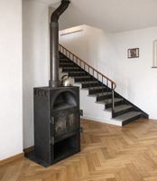 Freistehender Kaminofen (Schwedenofen) mit Kochplatte