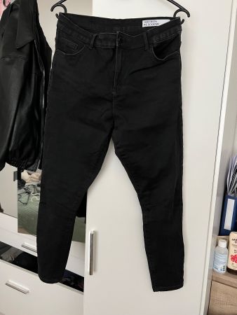 Schwarze Röhrenjeans von Vero Moda, Grösse 38, wie neu!