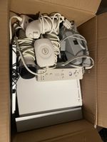 Nintendo Wii Konsole mit Zubehoer und zwei Spielen