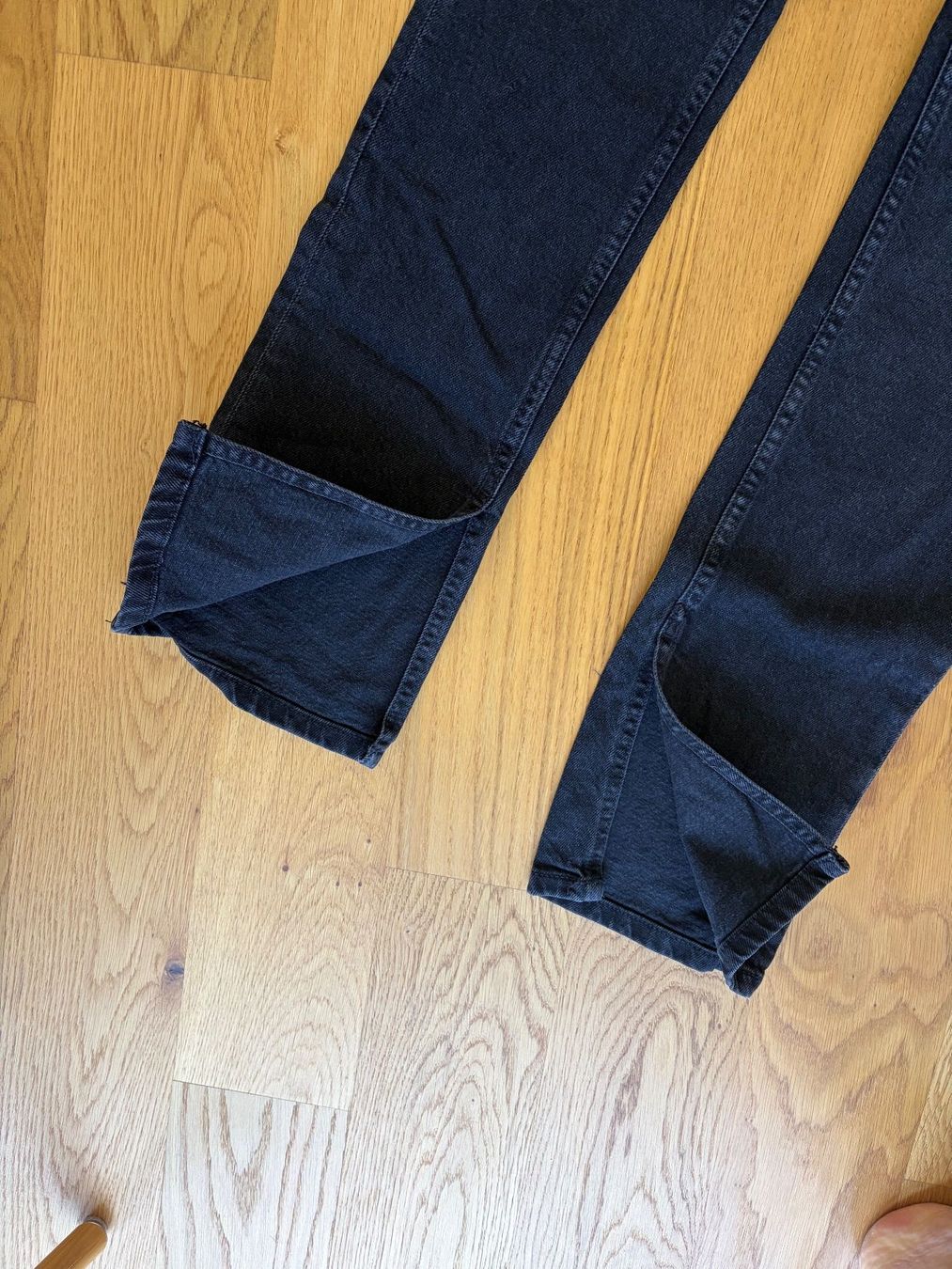 Pepe Jeans Jeans: H&M schwarze Jeans, slim / flared dank Schlitz, Grösse 36 – Usato da Gelterkinden venduto da spasibaia 3