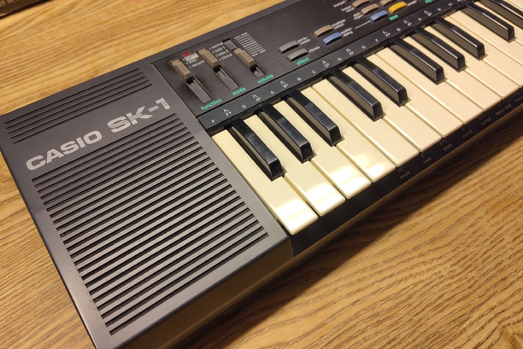 Casio Instruments de musique: CASIO SK-1 Sampling Keyboard von 1986 – D'occasion à Wabern par Kos7 1