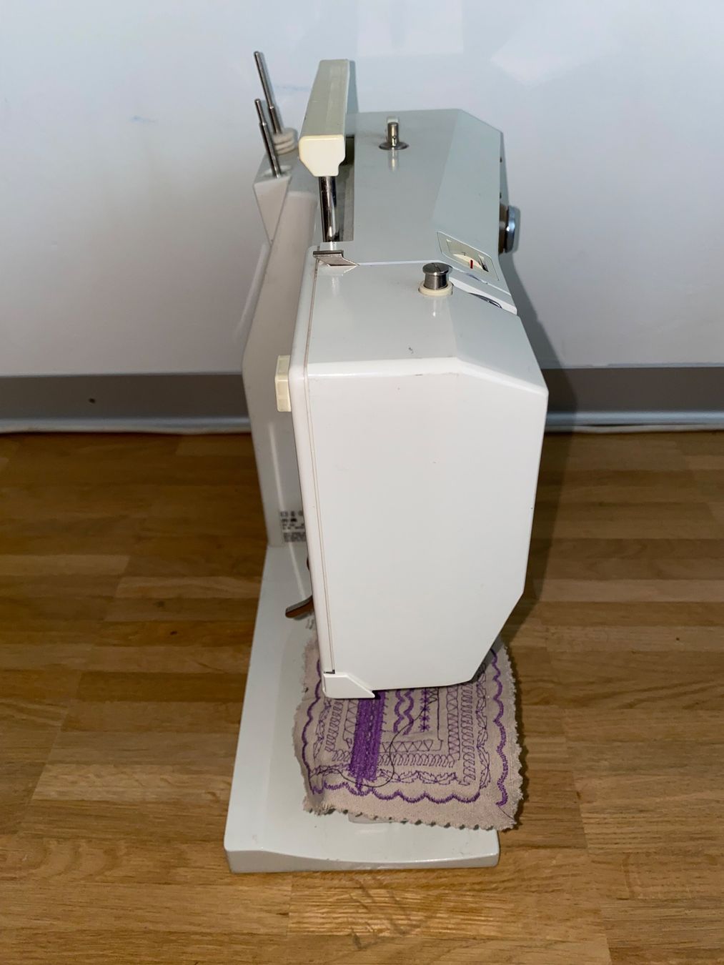 Bernina Macchine da cucire: Bernina 1120 - Nähmaschine – Difettoso da Rotkreuz venduto da mia_dc2r 4