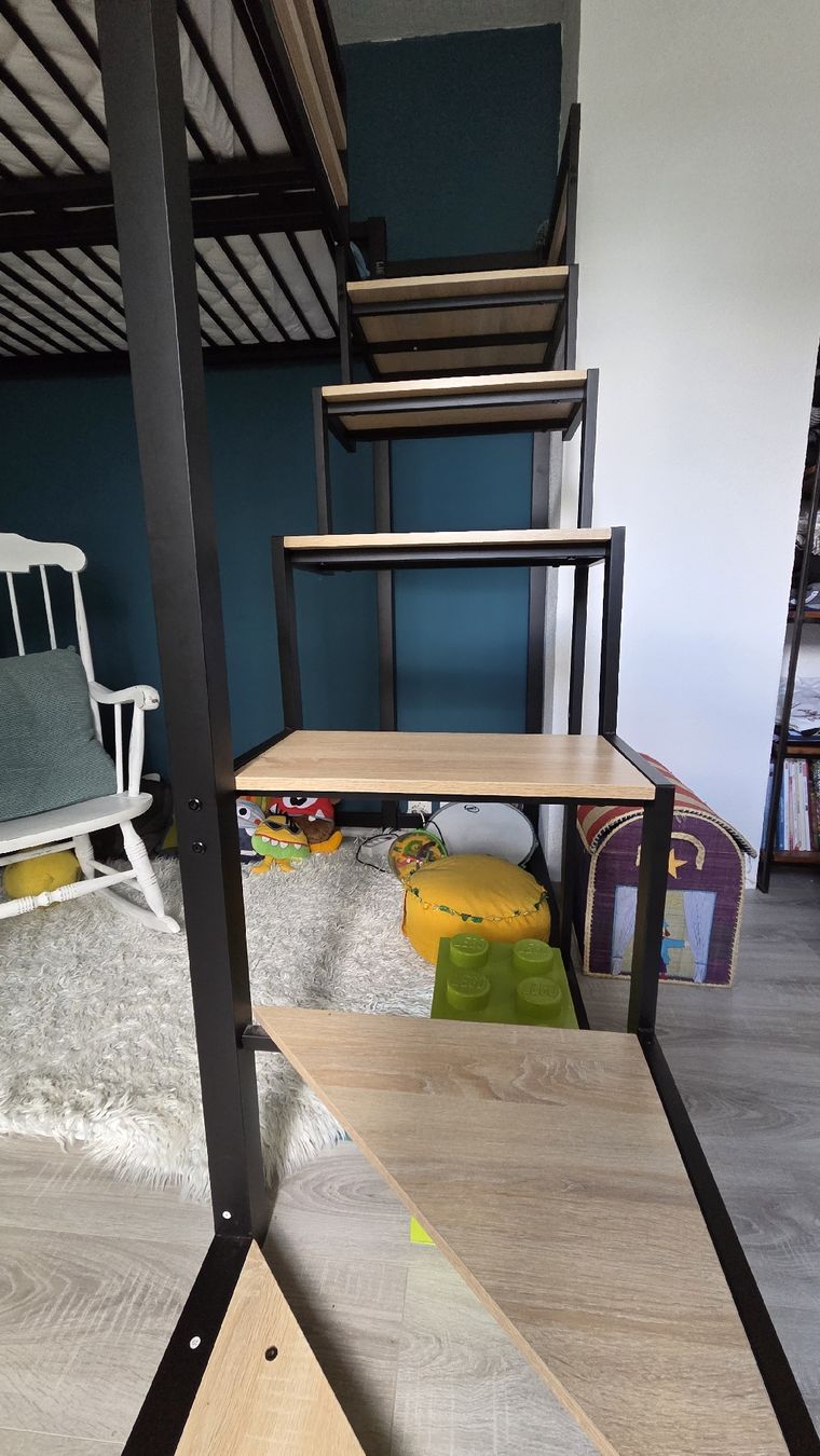 Lits: Hochbett mit Treppenaufgang – D'occasion à Winterthur par sandi99 1