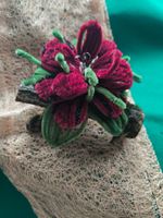 Handgefertigte Winterblume, Unikat auf Holzstück!